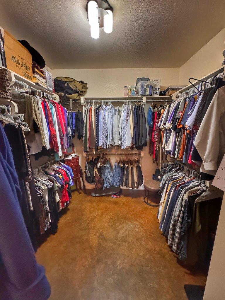 Walk-in Closet